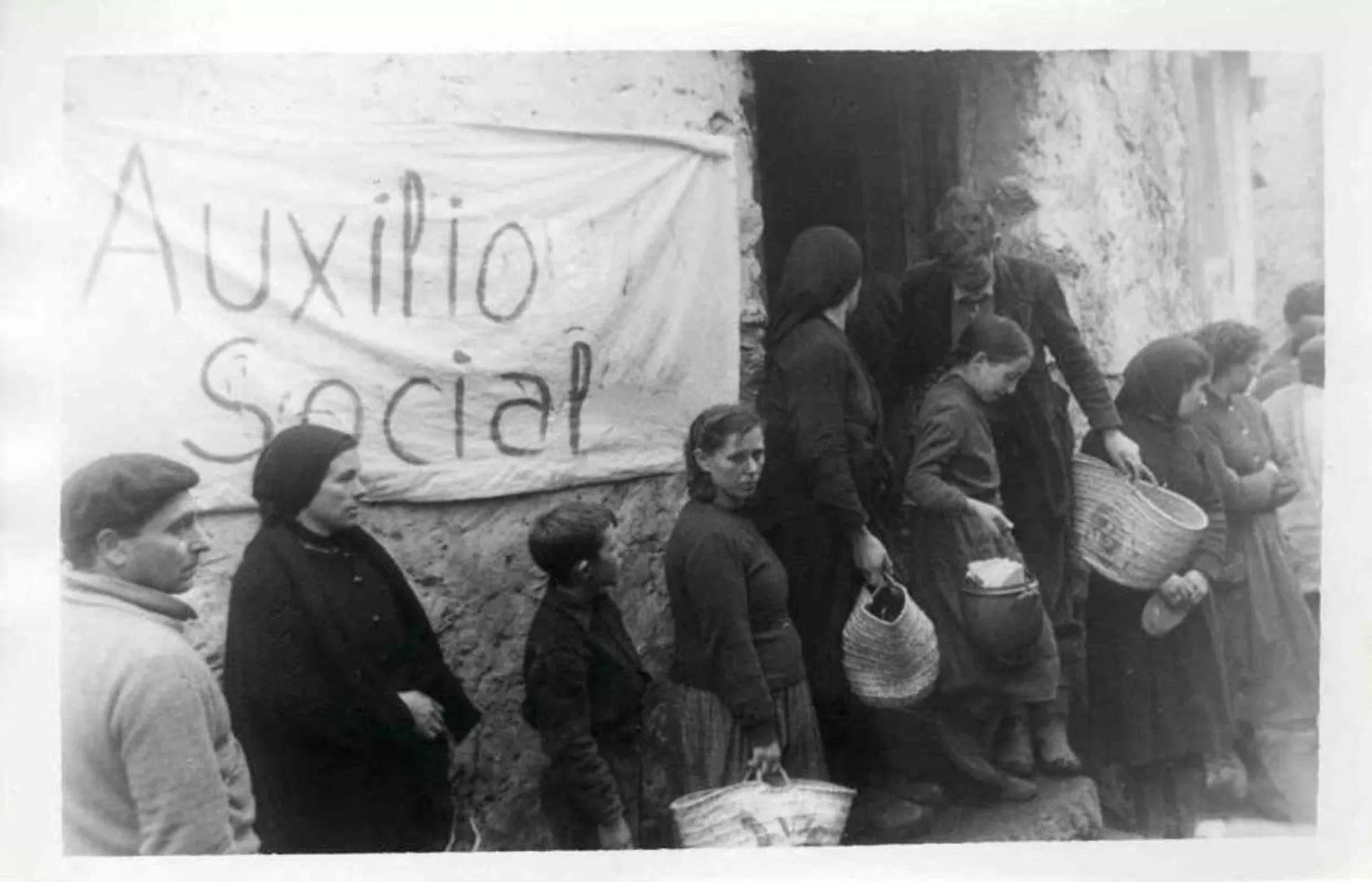 Las colas del hambre en época franquista Las colas del hambre en época franquista - Sputnik Mundo, 1920, 14.01.2022