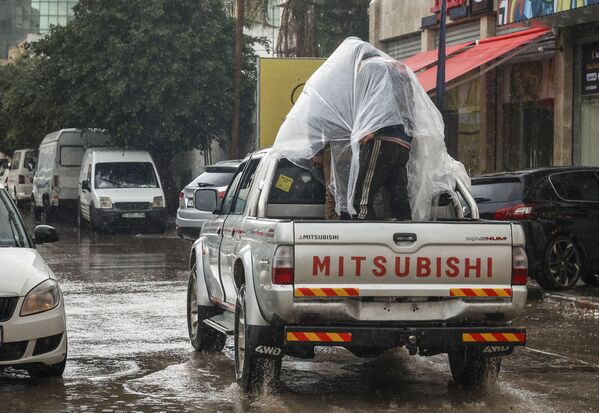 Los líderes de Hamás han acusado repetidamente a las autoridades israelíes de inundar la Franja de Gaza.En la foto: momento de la tormenta en la ciudad de Gaza. - Sputnik Mundo