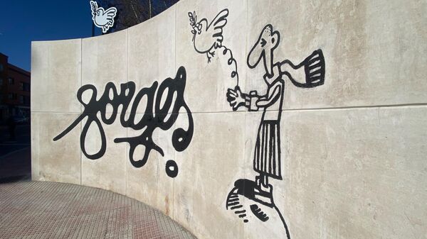 Monumento en homenaje al humorista gráfico Forges en Alcalá de Henares, Madrid. - Sputnik Mundo