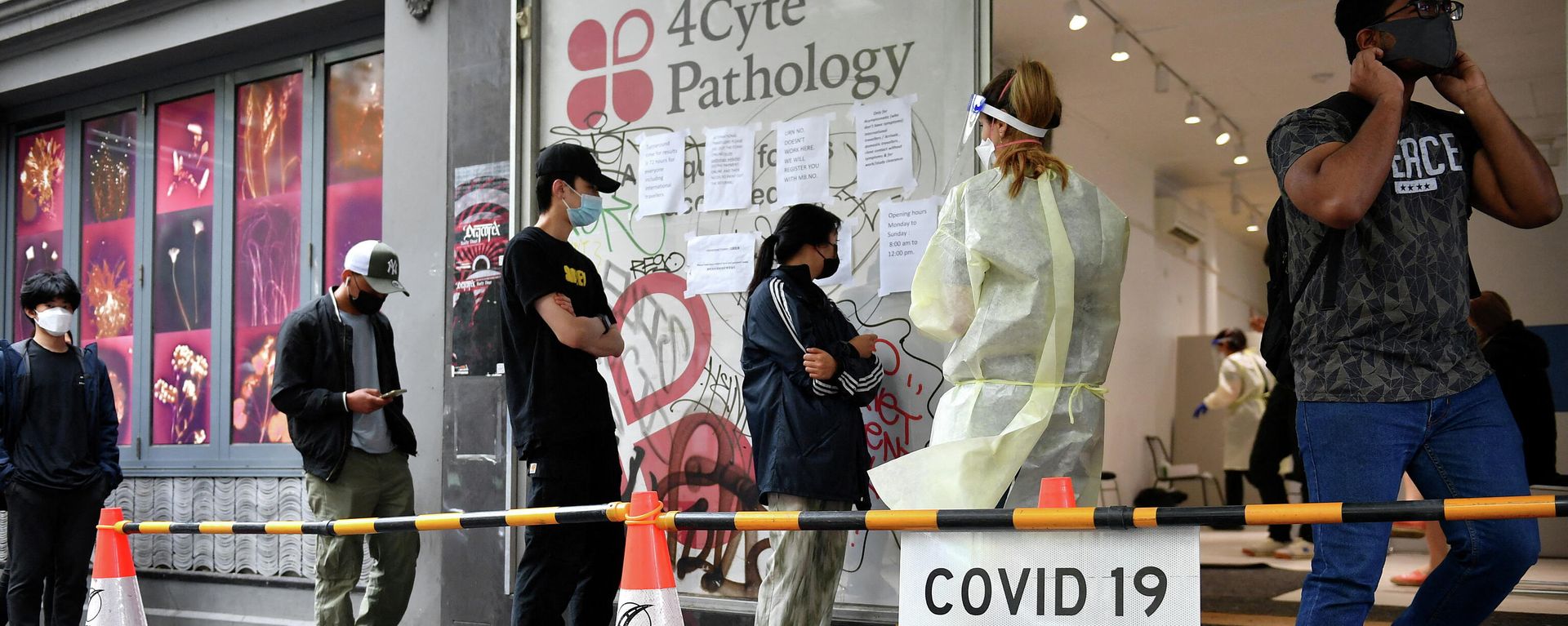 La gente hace cola para someterse a una prueba de PCR en Melbourne, Australia La gente hace cola para someterse a una prueba de PCR en Melbourne, Australia - Sputnik Mundo, 1920, 17.01.2022