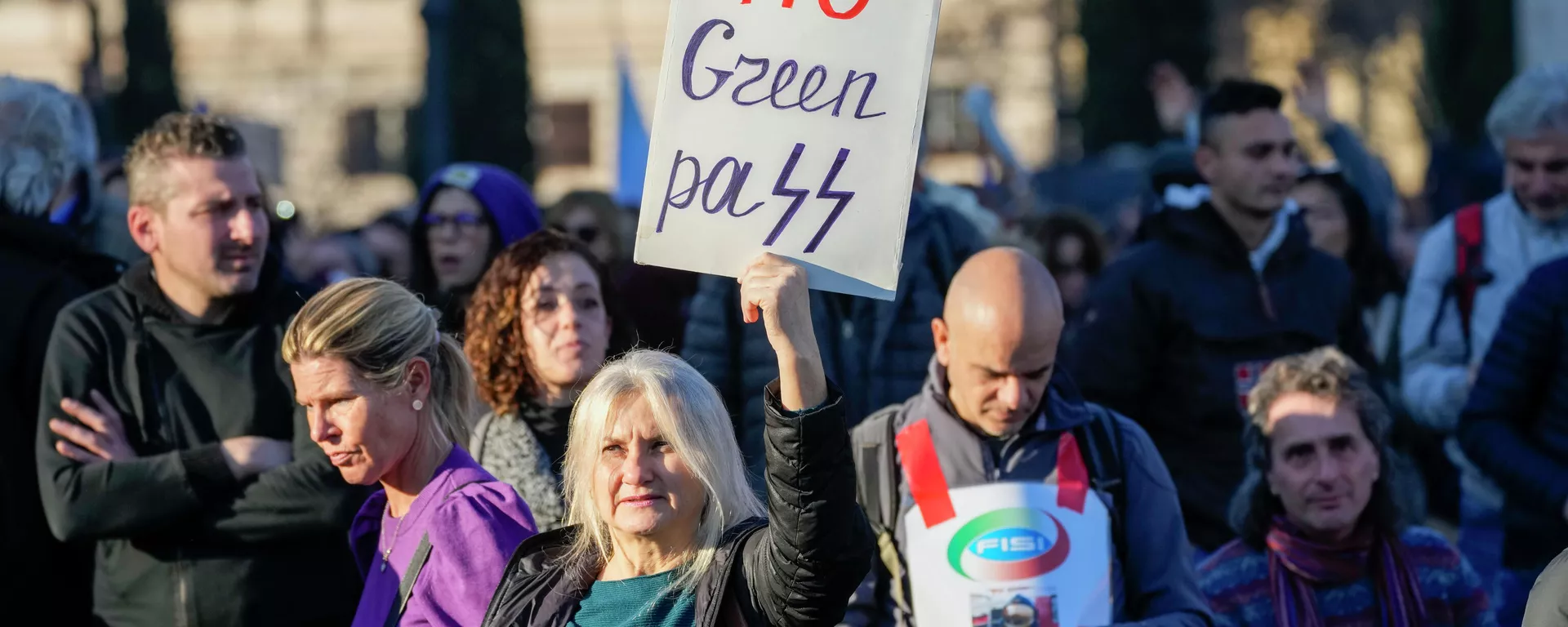 La gente protesta contra el Green Pass de la vacuna COVID-19, en Roma, Italia La gente protesta contra el Green Pass de la vacuna COVID-19, en Roma, Italia - Sputnik Mundo, 1920, 18.01.2022