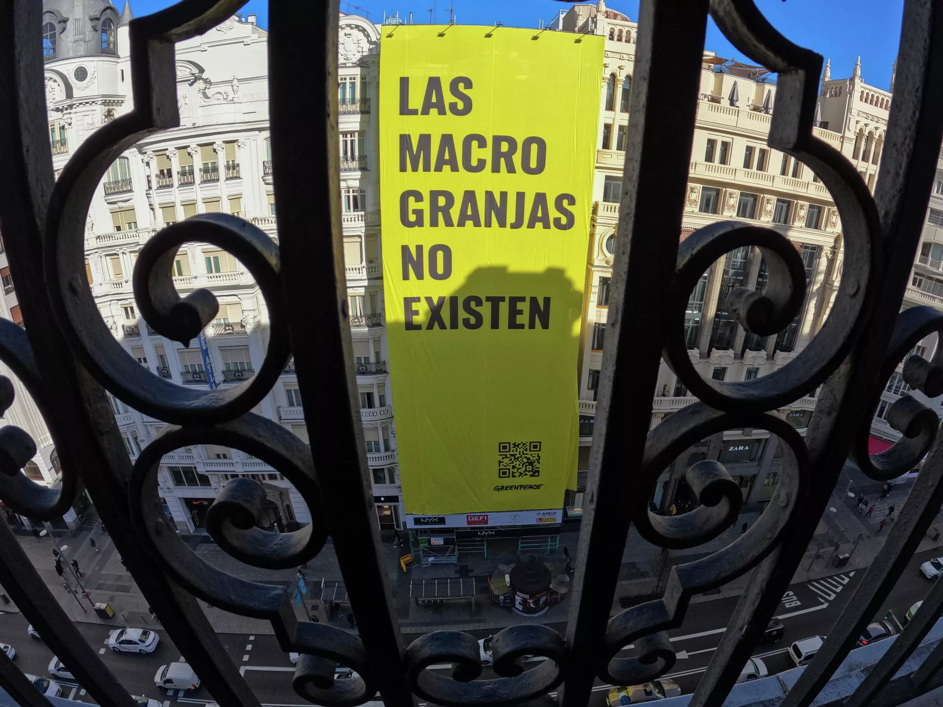 Pancarta de Greenpeace sobre las macrogranjas en la Gran Vía de Madrid Pancarta de Greenpeace sobre las macrogranjas en la Gran Vía de Madrid - Sputnik Mundo, 1920, 19.01.2022