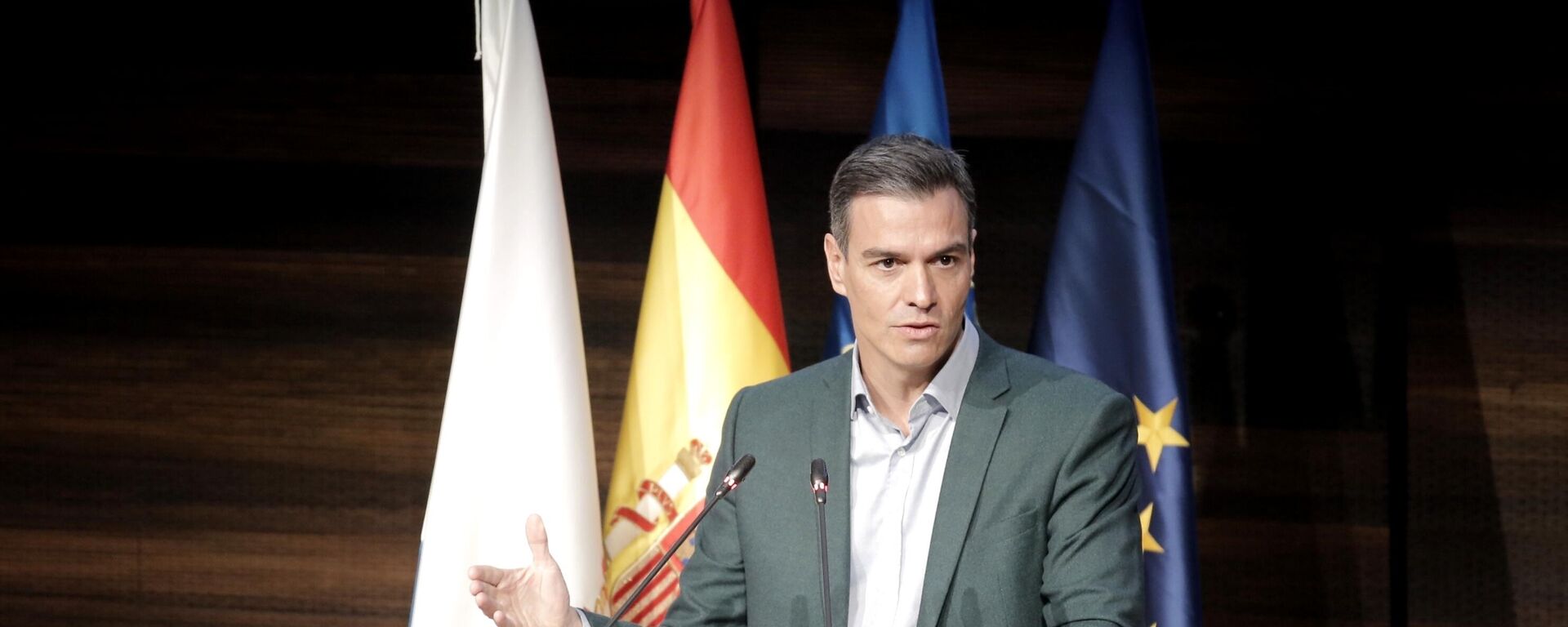 El presidente del Gobierno, Pedro Sánchez, interviene en un encuentro con jóvenes sobre vivienda, en la sede de la Oficina de Propiedad Intelectual de la Unión Europea (EUIPO) de Alicante, a 19 de enero de 2022, en Alicante, Comunidad Valenciana (España).  - Sputnik Mundo, 1920, 19.01.2022