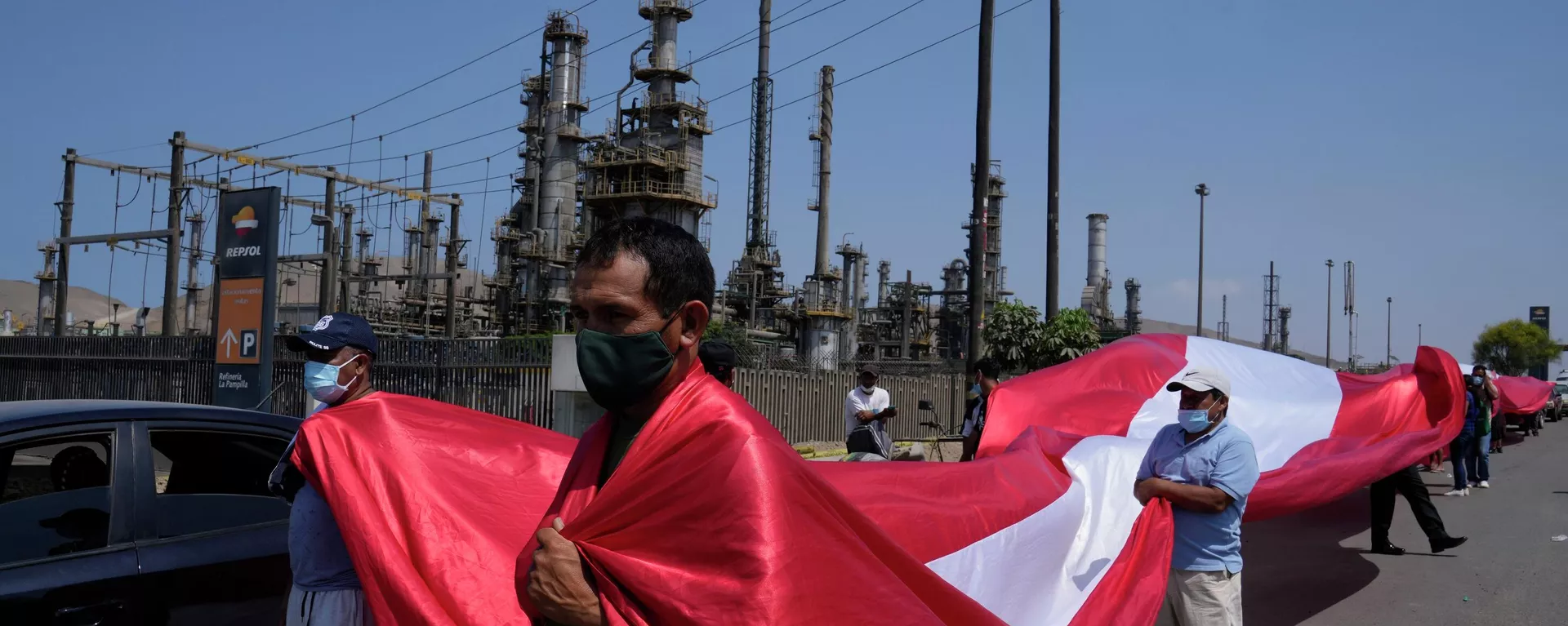 Pescadores peruanos protestan fuera de la refinería de La Pampilla tras el derrame de petróleo ocurrido en enero de 2022 Pescadores peruanos protestan fuera de la refinería de La Pampilla tras el derrame de petróleo ocurrido en enero de 2022 - Sputnik Mundo, 1920, 07.03.2022