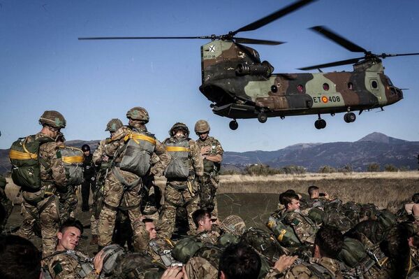 Helicóptero Chinook del Ejército de Tierra - Sputnik Mundo