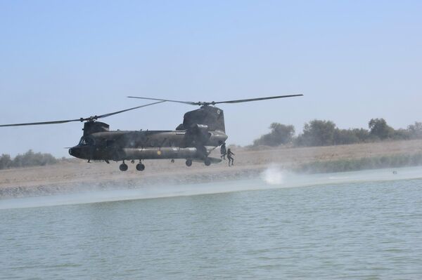 Helicóptero Chinook del Ejército de Tierra - Sputnik Mundo