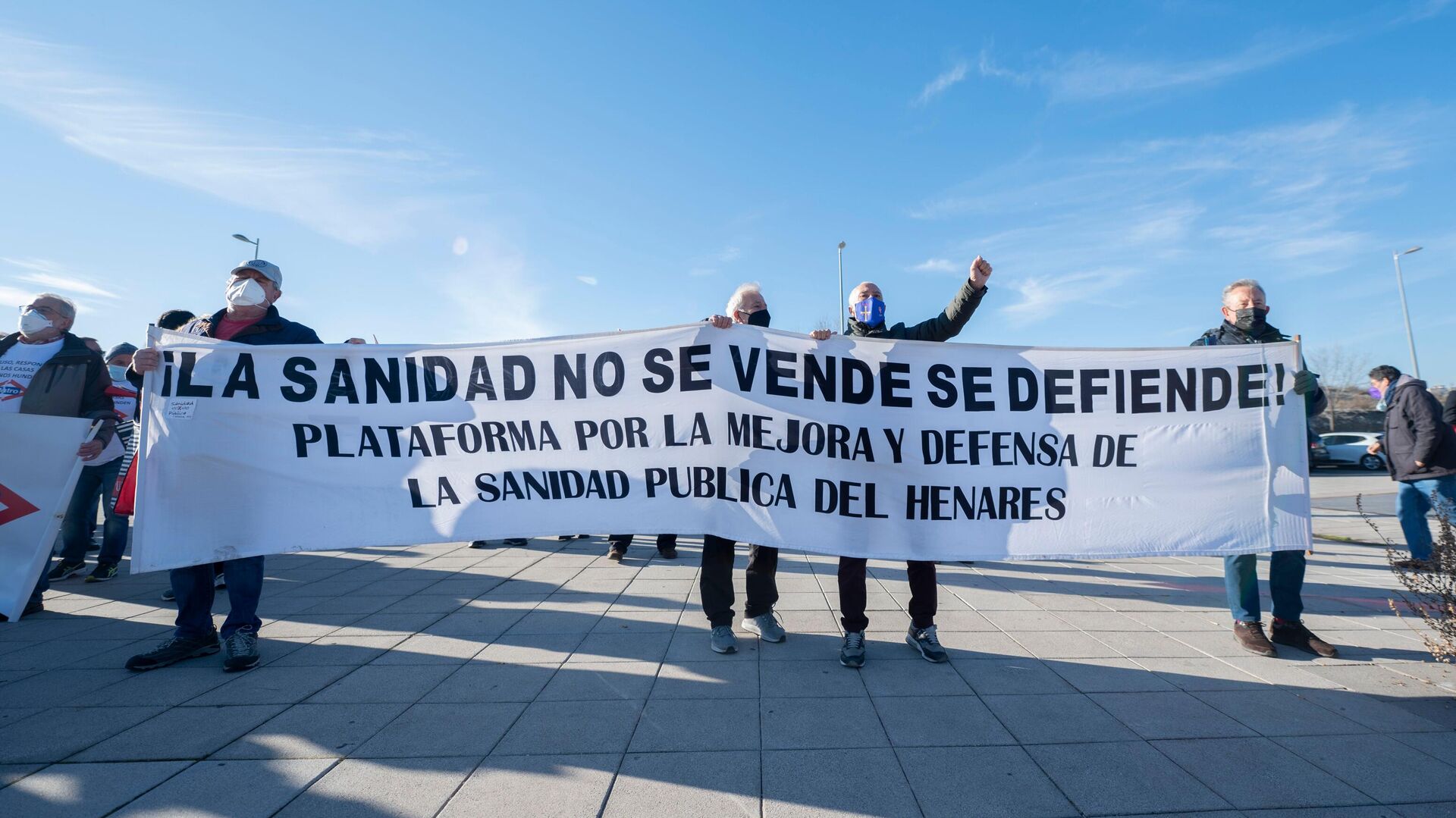 Grupos de personas se manifiestan a favor de la sanidad pública en Madrid. Coslada, Madrid, 18 enero de 2022 Grupos de personas se manifiestan a favor de la sanidad pública en Madrid. Coslada, Madrid, 18 enero de 2022 - Sputnik Mundo, 1920, 20.01.2022