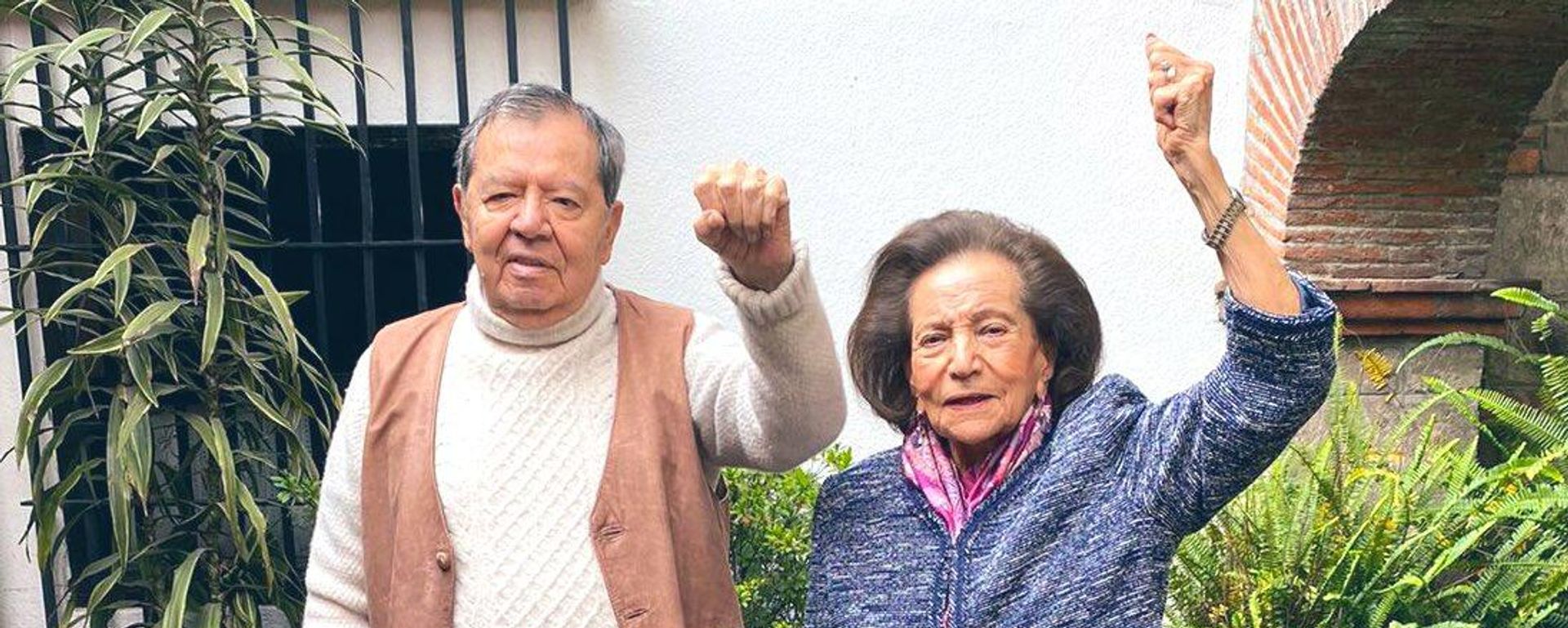 Porfirio Muñoz Ledo junto a Ifigenia Martínez, fundadores de la Corriente Democrática del PRI. Porfirio Muñoz Ledo junto a Ifigenia Martínez, fundadores de la Corriente Democrática del PRI. - Sputnik Mundo, 1920, 20.01.2022