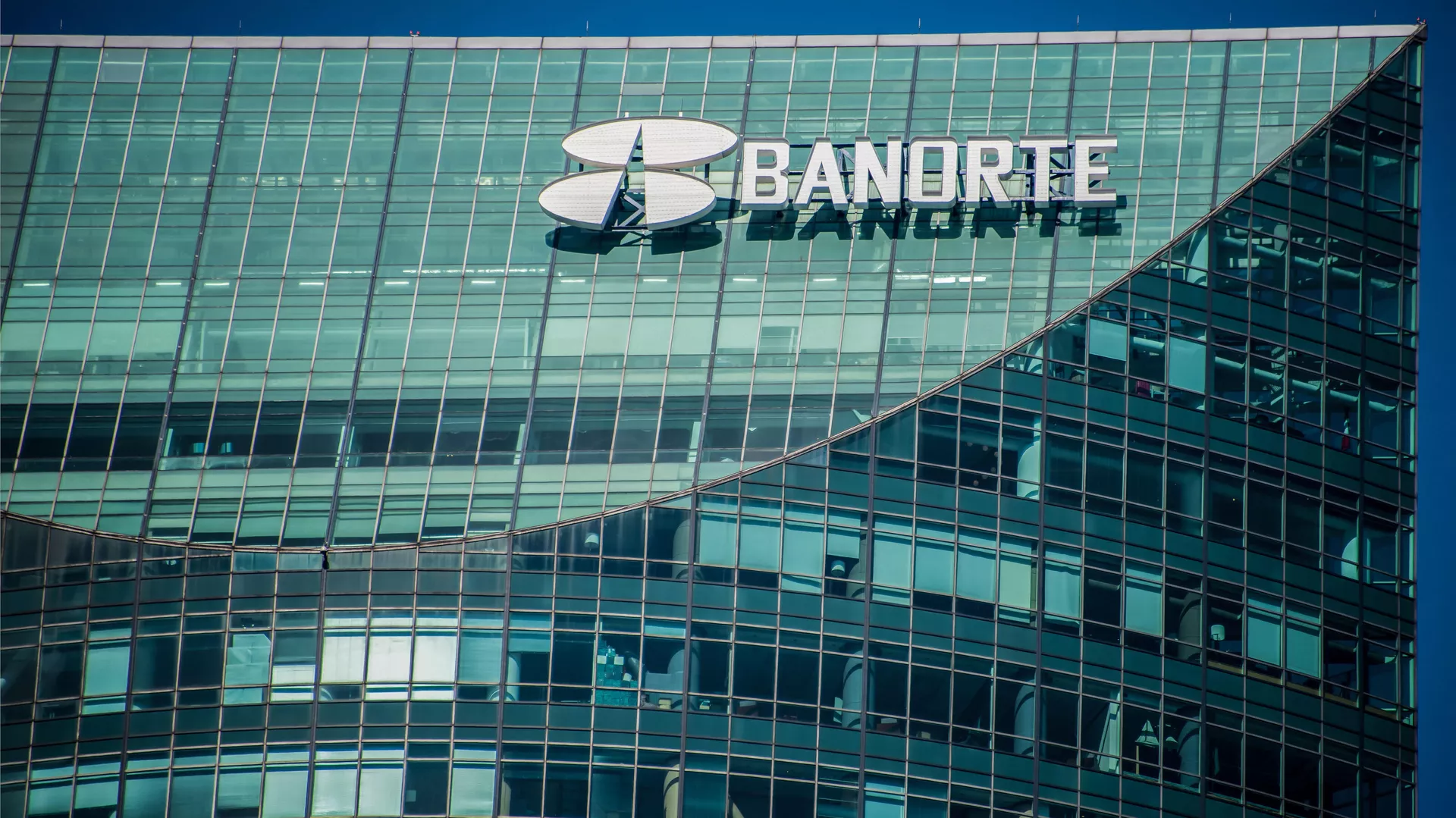 Banorte, interesado en comprar Banamex