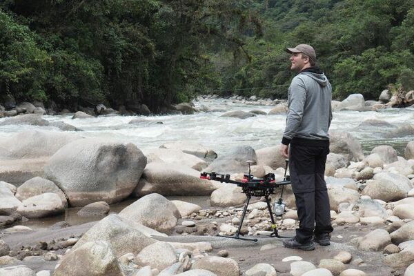 Los arqueólogos a punto de lanzar el dron de escaneo en el sitio arqueológico de Chachabamba, en Perú - Sputnik Mundo