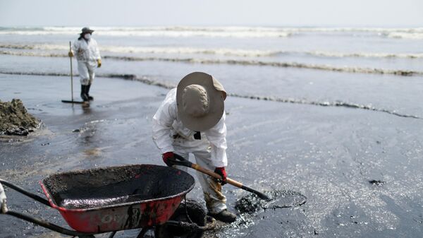 El derrame de petróleo en Perú - Sputnik Mundo