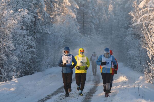 La tercera edición del maratón fue dedicada al centenario de la República de Sajá y el 80 aniversario de la vía aérea entre Siberia y Alaska, ALSIB, que se utilizó para enviar aviones bajo la Ley de Préstamo y Arriendo, firmado por EEUU y la URSS durante la Segunda Guerra Mundial. - Sputnik Mundo