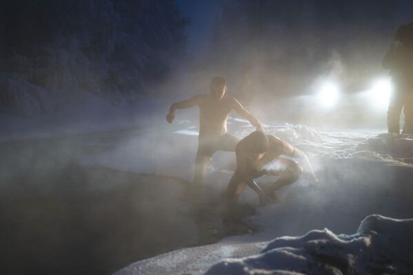 Las ambulancias y los socorristas garantizaron el bienestar de los participantes. - Sputnik Mundo