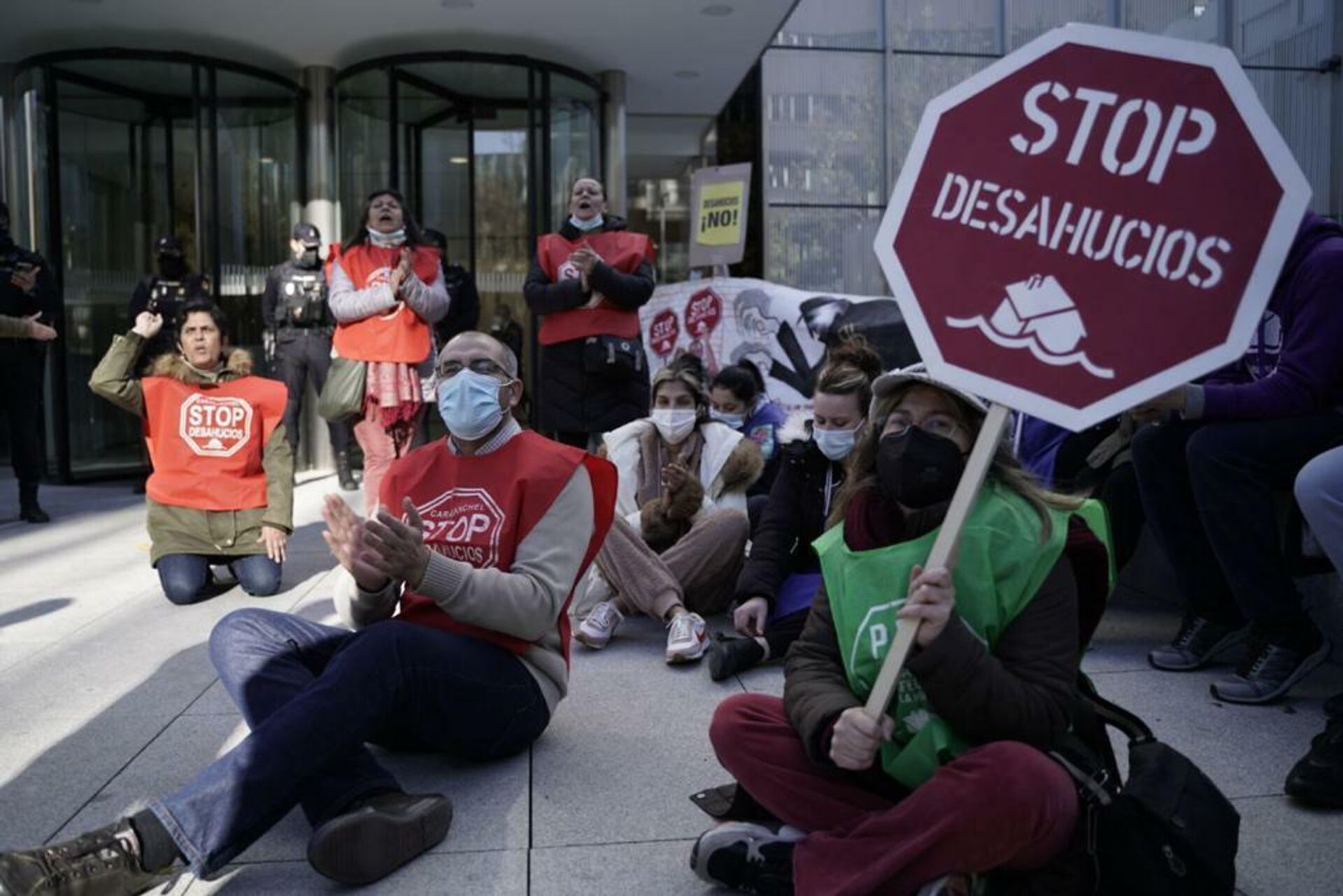 Protesta frente al fondo buitre que ha señalado el posible desahucio de Richard Rodríguez - Sputnik Mundo, 1920, 26.01.2022