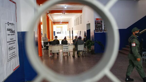 1.200 puntos de recolección de firmas fueron activados por el poder electoral este 26 de enero - Sputnik Mundo