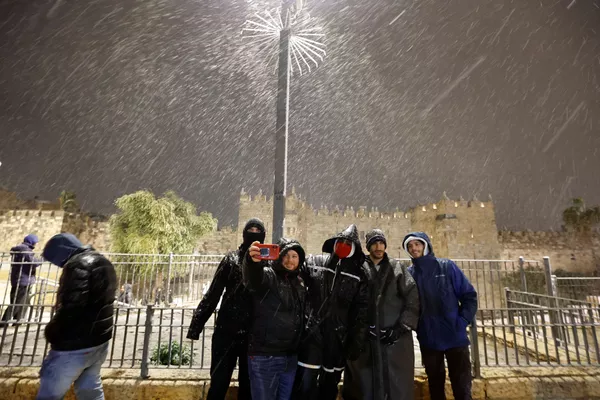 Varios israelíes se dieron cita en Jerusalén para ver la nieve. Varios israelíes se dieron cita en Jerusalén para ver la nieve. - Sputnik Mundo