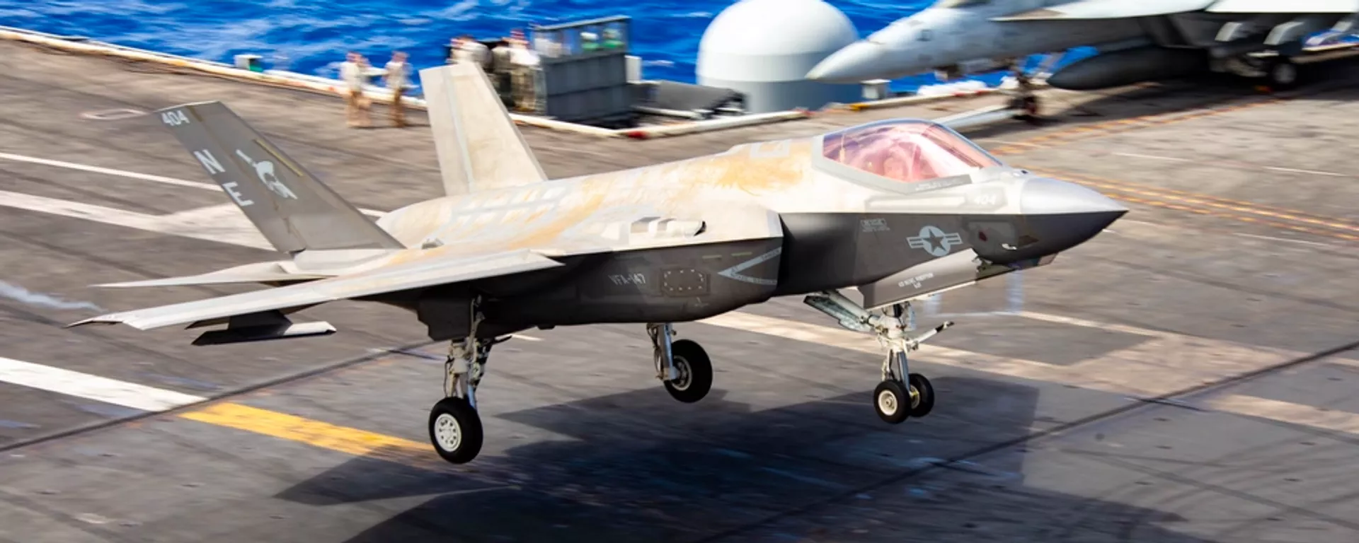 Un F35-C aterriza en la cubierta del portaviones USS Carl Vinson Un F35-C aterriza en la cubierta del portaviones USS Carl Vinson - Sputnik Mundo, 1920, 31.01.2022