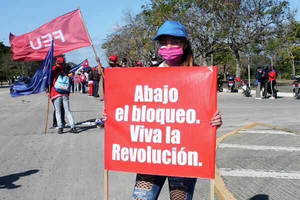 Manifestantes contra el bloqueo a Cuba en ciudad de Santa Clara Manifestantes contra el bloqueo a Cuba en ciudad de Santa Clara - Sputnik Mundo