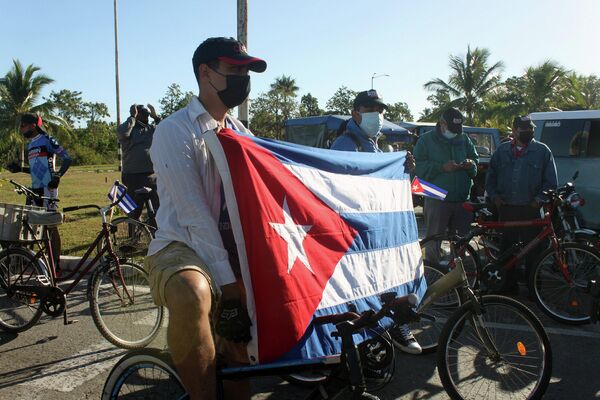 Manifestantes contra el bloqueo a Cuba en ciudad de Santa Clara Manifestantes contra el bloqueo a Cuba en ciudad de Santa Clara - Sputnik Mundo