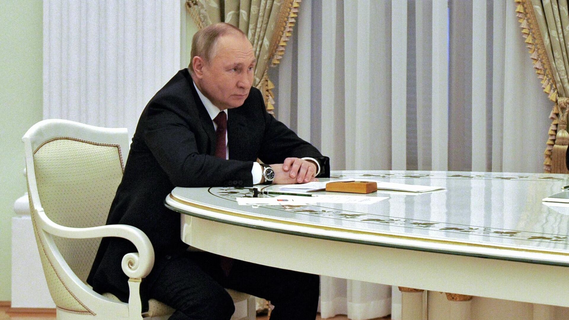 El presidente ruso, Vladimir Putin, durante una reunión con el primer ministro húngaro, Viktor Orban El presidente ruso, Vladimir Putin, durante una reunión con el primer ministro húngaro, Viktor Orban - Sputnik Mundo, 1920, 01.02.2022