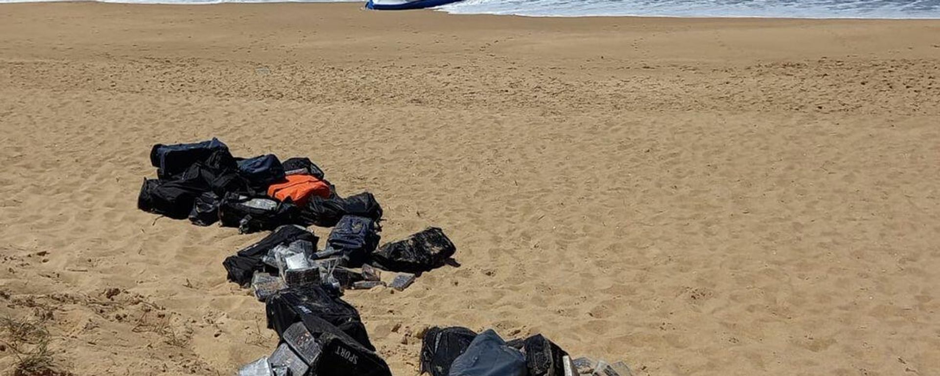 Cocaína encontrada en una playa de Uruguay Cocaína encontrada en una playa de Uruguay - Sputnik Mundo, 1920, 01.02.2022