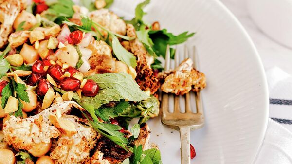 Ensalada con garbanzos  - Sputnik Mundo