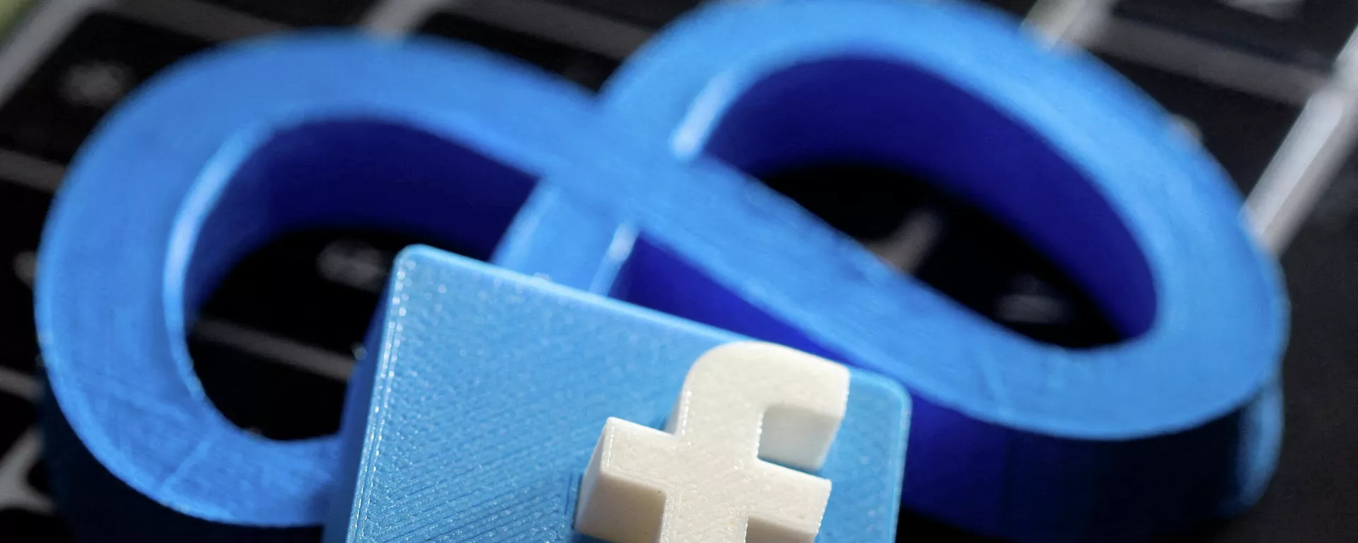 Los logos de Facebook y Meta Los logos de Facebook y Meta - Sputnik Mundo, 1920, 03.02.2022