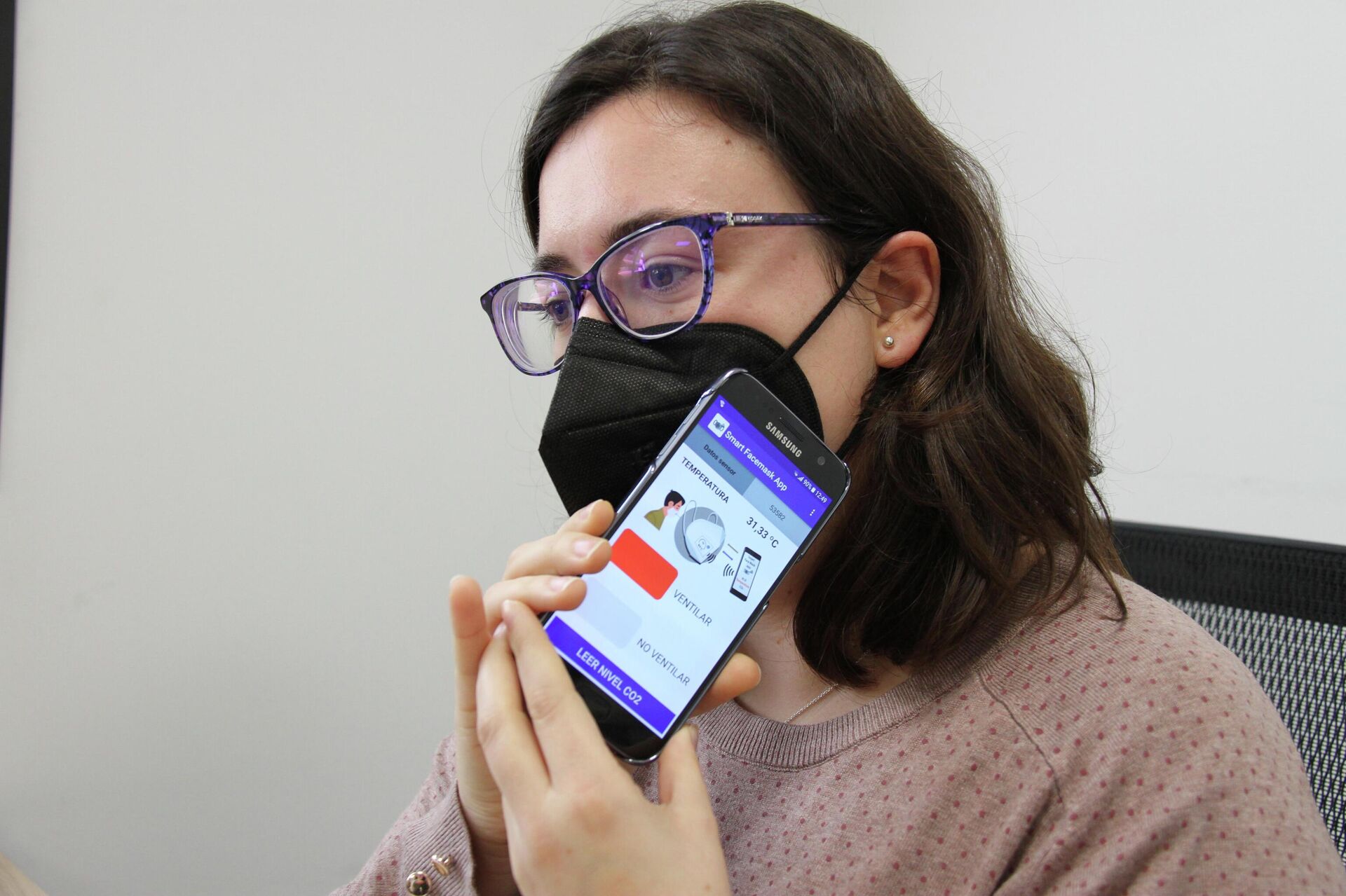 La lectura del sensor se realiza acercando el móvil - Sputnik Mundo, 1920, 03.02.2022