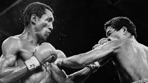 Antonio Cervantes 'Kid Pambelé', boxeador de Colombia (izq.) - Sputnik Mundo