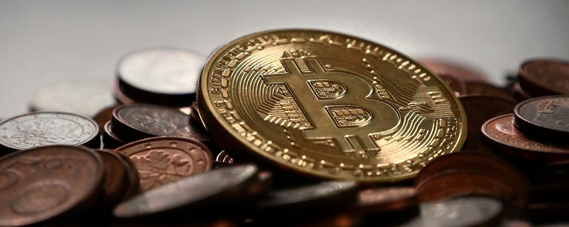 Representación de un bitcoin. - Sputnik Mundo, 1920, 21.12.2023