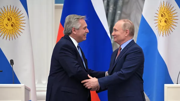 El presidente de Argentina, Alberto Fernández, en una reunión con su homólogo ruso, Vladímir Putin - Sputnik Mundo