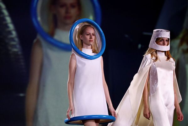 Una exposición de las creaciones inéditas del difunto diseñador Pierre Cardin y de la nueva colección Pierre Cardin Design Studio en el Museo Nacional de Aviación y Astronáutica de Le Bourget (Francia). Una exposición de las creaciones inéditas del difunto diseñador Pierre Cardin y de la nueva colección Pierre Cardin Design Studio en el Museo Nacional de Aviación y Astronáutica de Le Bourget (Francia). - Sputnik Mundo