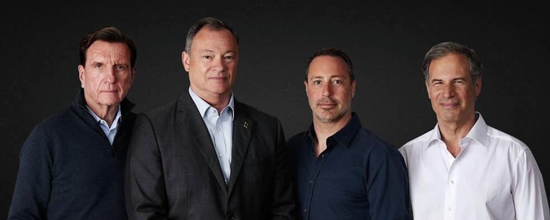 El astronauta Michael López-Alegría, segundo por la izquierda, entre Larry Connor, Mark Pathy y Eytan Stibbe - Sputnik Mundo, 1920, 04.02.2022