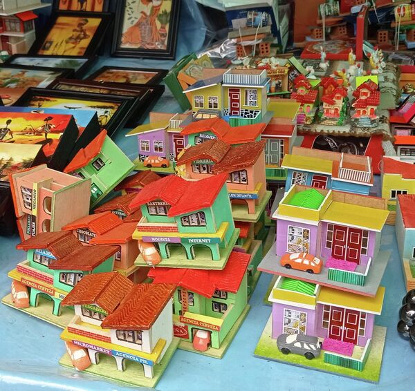 Se cree que al comprar algo en miniatura, el poseedor se fija la meta de conseguir esa cosa en grande. Albergar en la casa ese sueño &quot;en chiquito&quot; compromete al dueño o dueña a esforzarse por realizar sus anhelos. - Sputnik Mundo