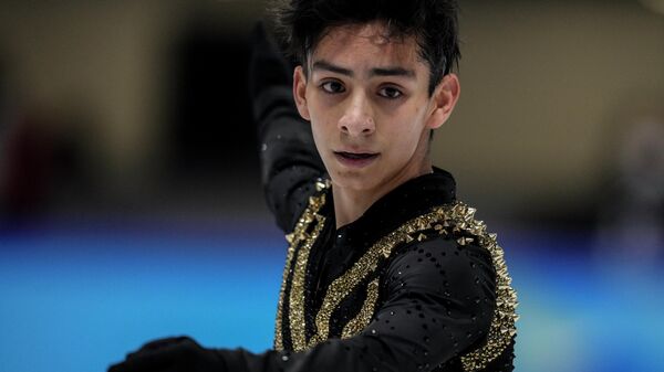 El patinador mexicano Donovan Carrillo durante un entrenamiento en los Juegos Olímpicos 2022  - Sputnik Mundo