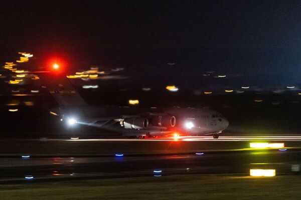 El grupo de avanzada de paracaidistas estadounidenses llegóa Polonia el 6 de febrero. El avión de transporte militar llevóhasta Rzeszów al comandante de la 82ªDivisión, el general Christopher Donahue, y varias docenas de soldados con equipo militar. - Sputnik Mundo