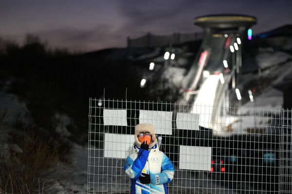 El salto de esquí en el Centro Nacional de Salto de Esquí de Zhangjiakou. - Sputnik Mundo