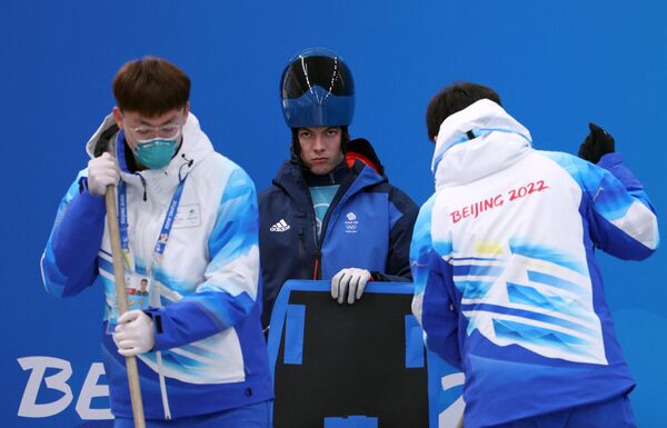 El corredor británico de skeleton Matt Weston antes de comenzar su sesión de entrenamiento. - Sputnik Mundo