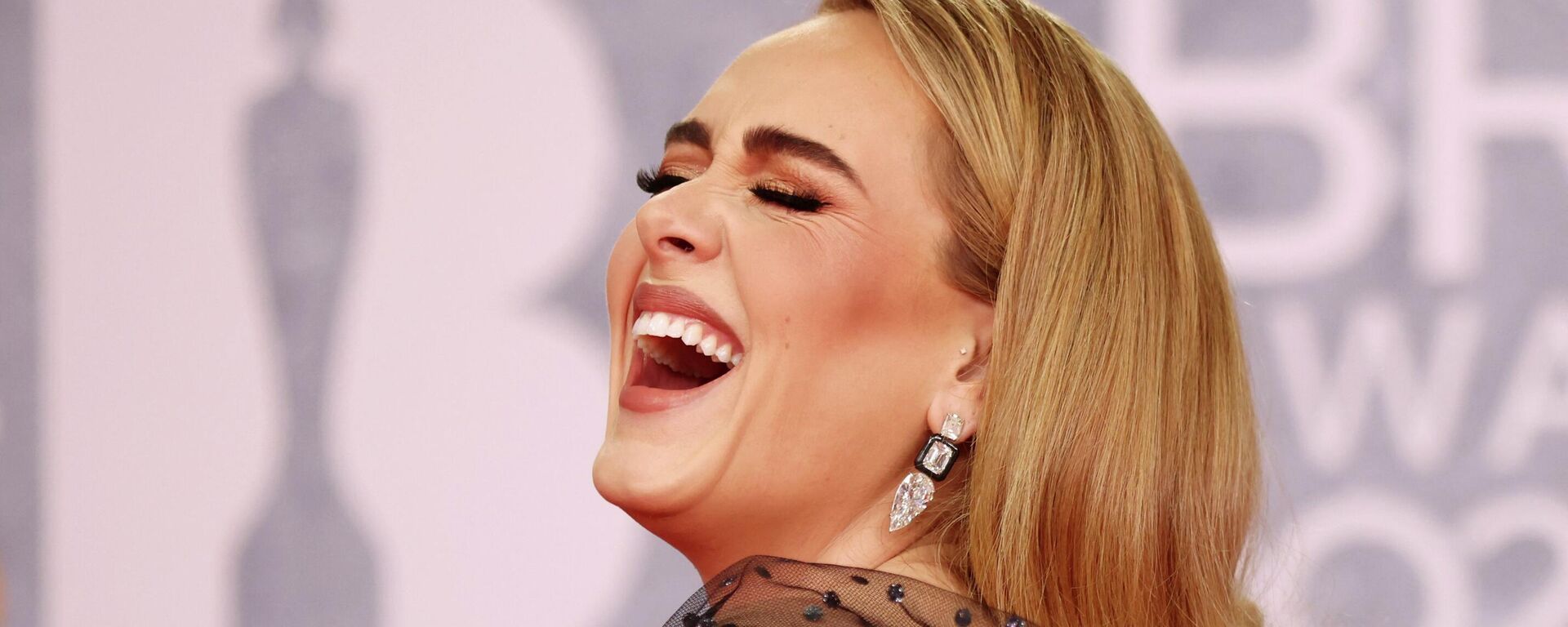 Adele en la alfombra roja de los Brit Awards - Sputnik Mundo, 1920, 09.02.2022