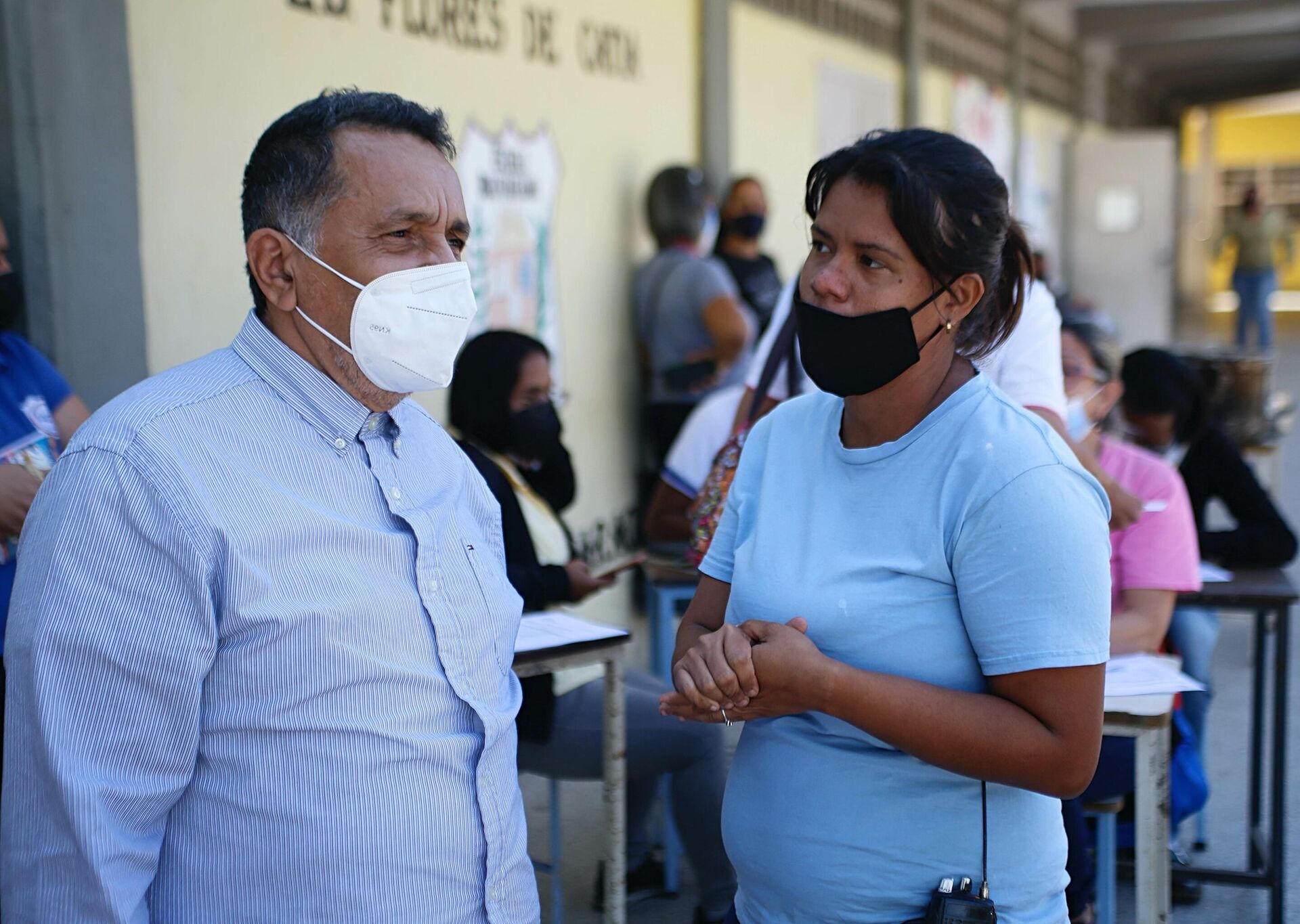 Ricardo Miranda, fundador de Pueblo a Pueblo, durante jornada de distribución de alimentos en el barrio 23 de Enero  - Sputnik Mundo, 1920, 11.02.2022