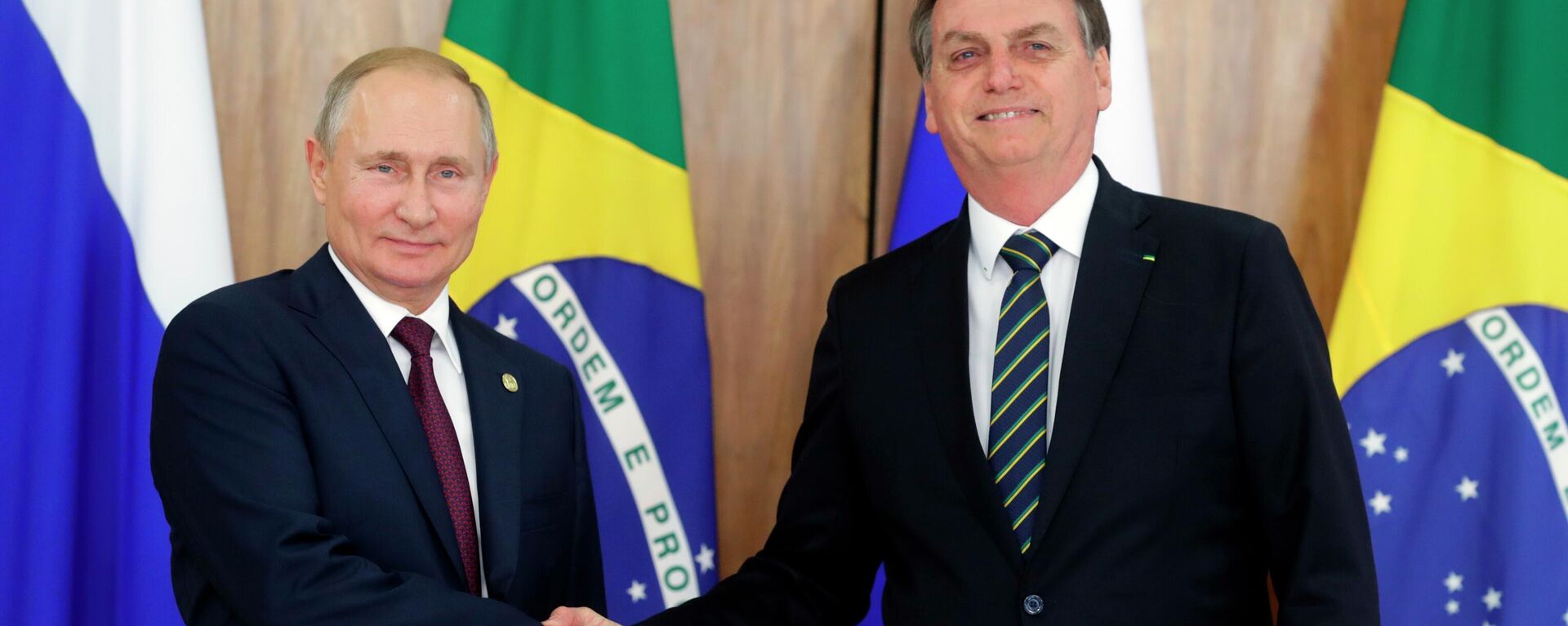 El presidente de Rusia, Vladímir Putin, junto a su par brasileño, Jair Bolsonaro - Sputnik Mundo, 1920, 11.02.2022