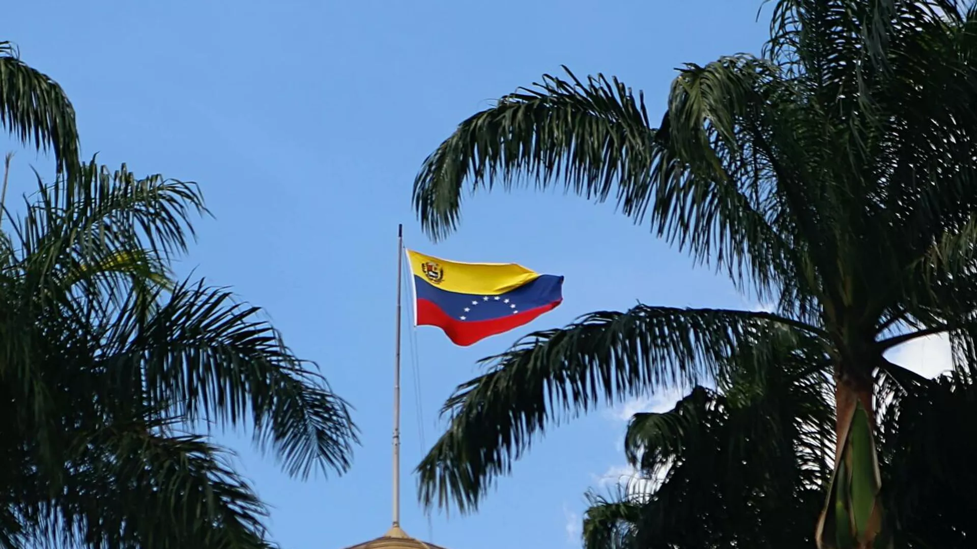 La bandera venezolana flamea en el Palacio Federal Legislativo en Caracas - Sputnik Mundo, 1920, 12.09.2024