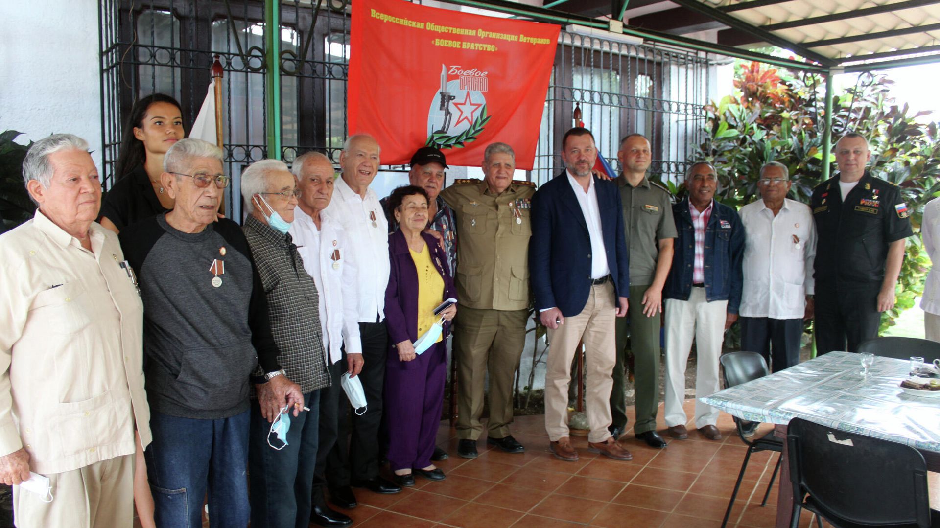 Generales cubanos retirados condecorados con medalla rusa Generales cubanos retirados condecorados con medalla rusa - Sputnik Mundo, 1920, 16.02.2022
