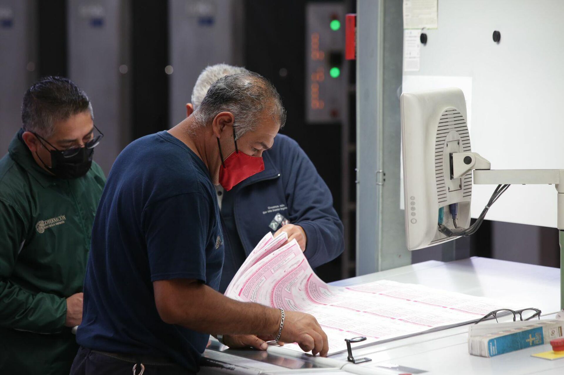 Trabajos de impresión de las boletas para la revocación de mandato. - Sputnik Mundo, 1920, 16.02.2022