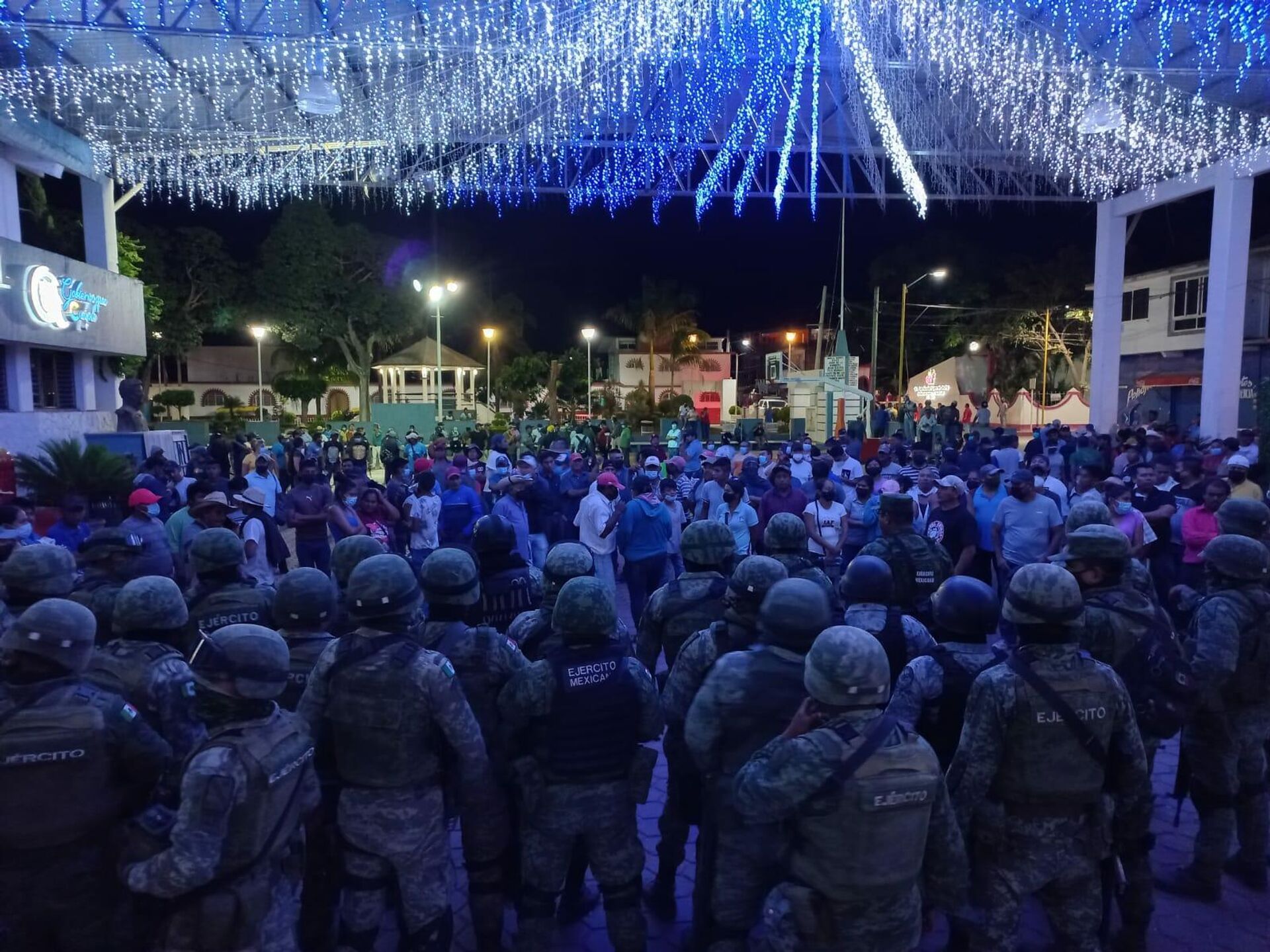 Los pobladores retuvieron a uniformados durante más de cinco horas. - Sputnik Mundo, 1920, 17.02.2022