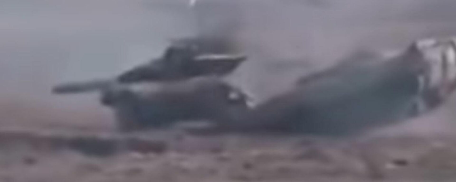 Un BMP-1 choca a toda velocidad contra un T-64 - Sputnik Mundo, 1920, 18.02.2022