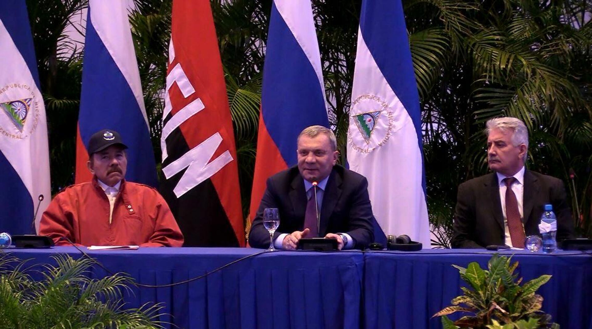 El presidente de Nicaragua, Daniel Ortega, se reúne con el vice primer ministro de Rusia, Yuri Borísov  - Sputnik Mundo, 1920, 18.02.2022