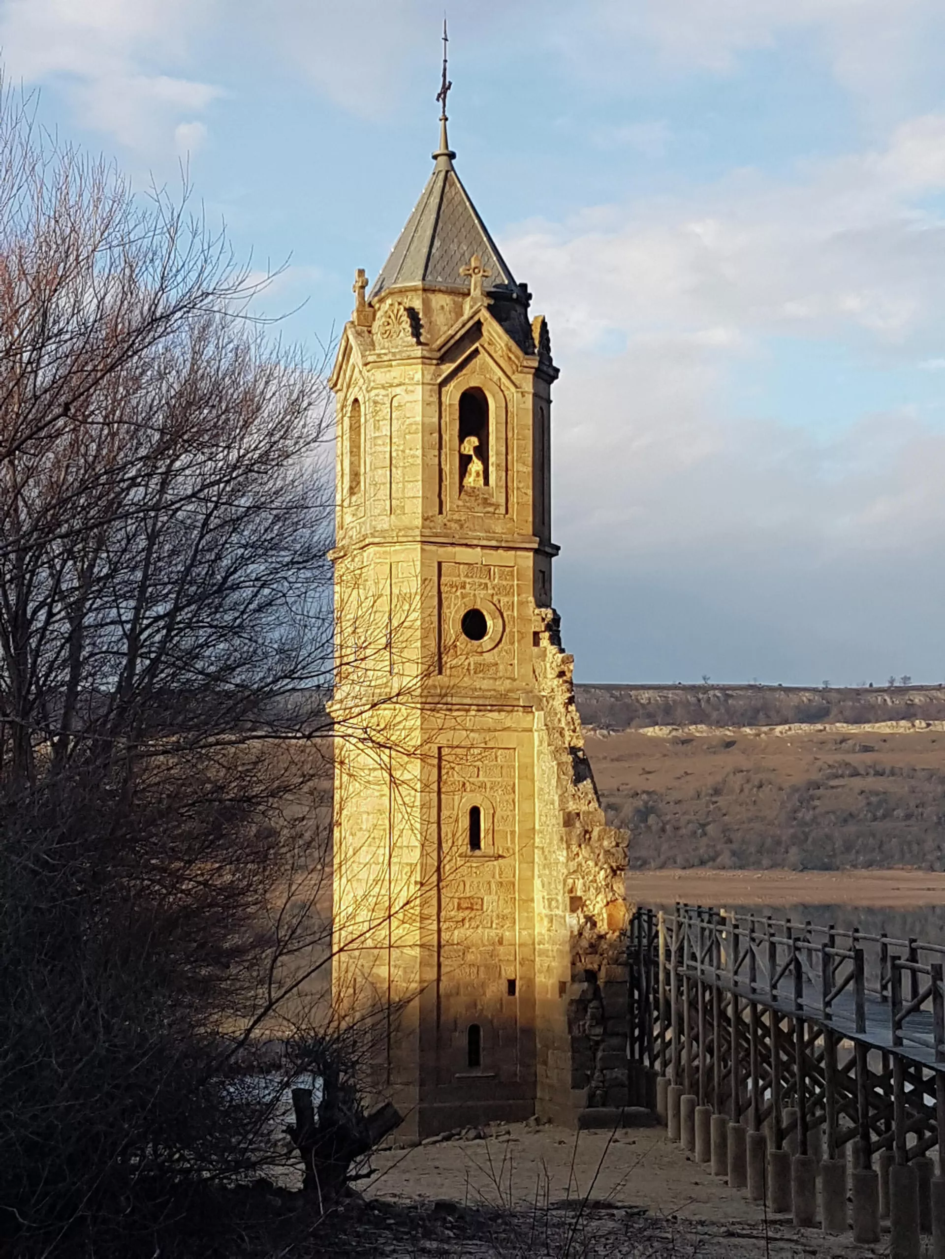 Torre de la iglesia de San Roque (Rozas de Valdearroyo, Cantabria) Torre de la iglesia de San Roque (Rozas de Valdearroyo, Cantabria) - Sputnik Mundo, 1920, 18.02.2022