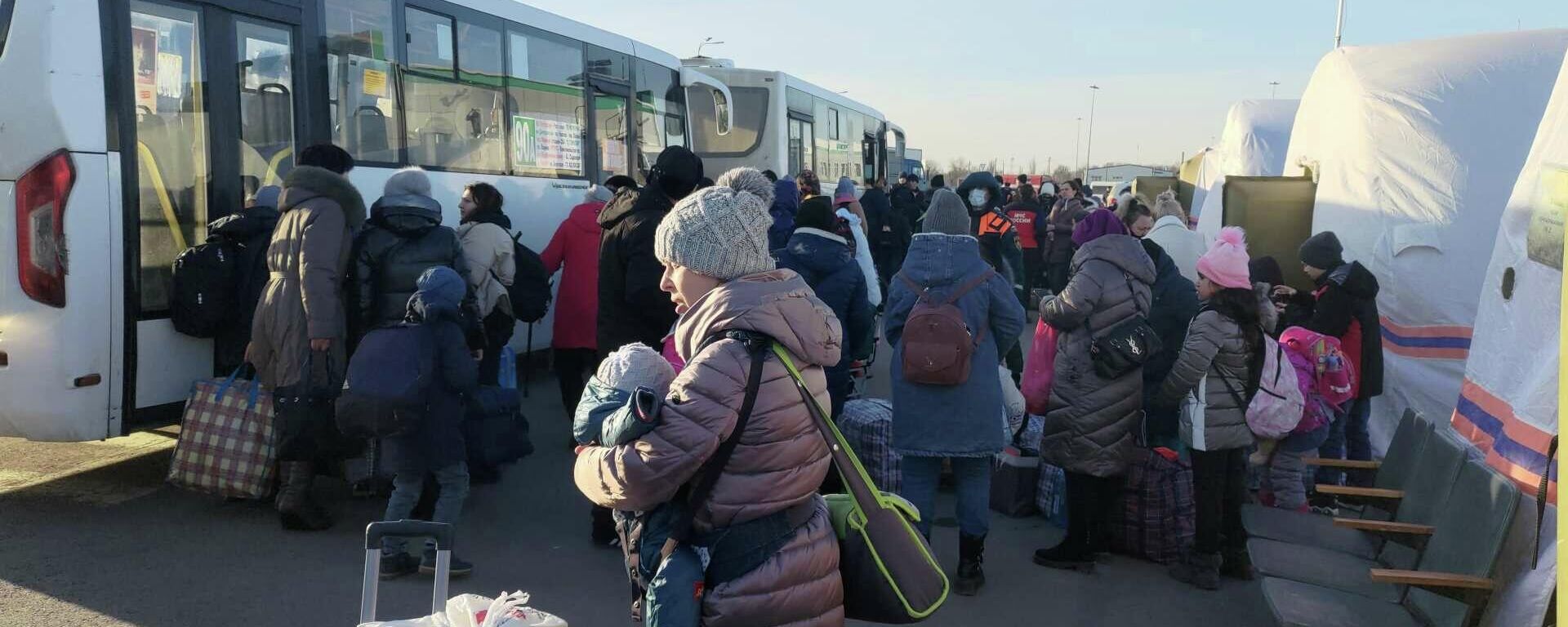 Refugiados en un campo de evacuación en Rostov (Matveev Kurgan) - Sputnik Mundo, 1920, 21.03.2022