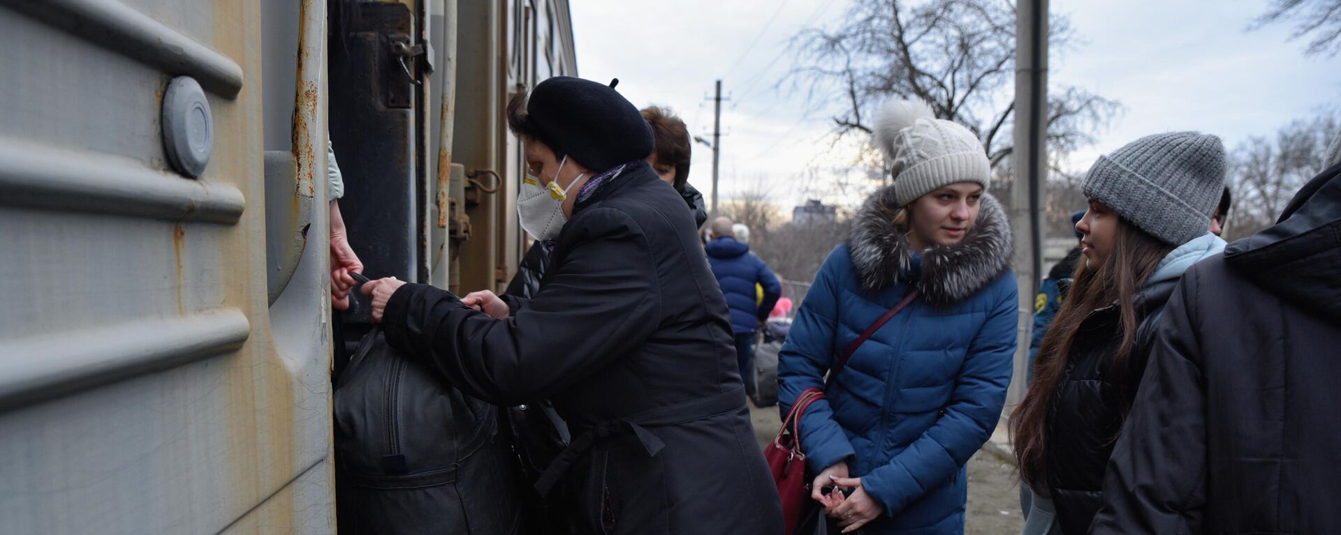 La evacuación de Donetsk y Lugansk - Sputnik Mundo, 1920, 21.02.2022